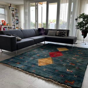 Gabbeh Perzisch tapijt met minimalistisch design van TTM Wonen